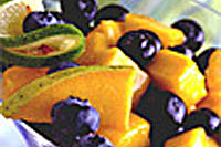 Salade colada aux bleuets et à la mangue